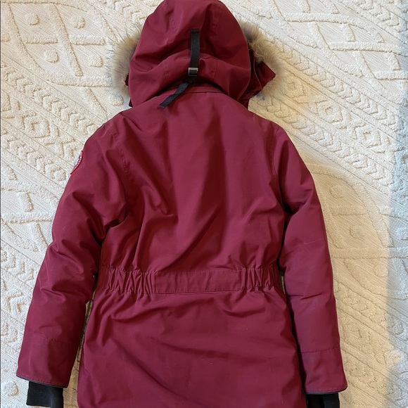 Burgundy Canada Goose Trillium Parka Size Medium - Picture 2 of 8